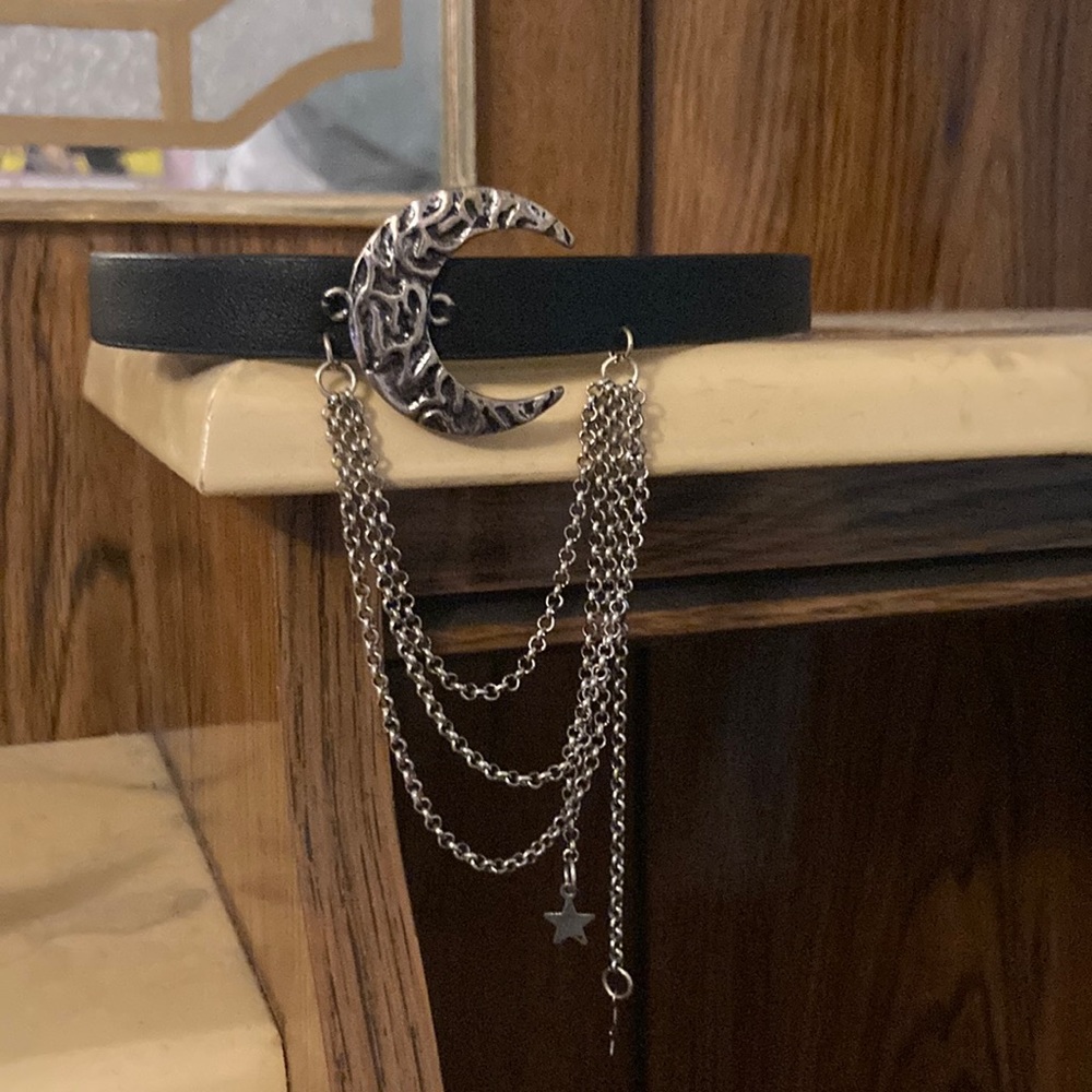 Black Moon Chain Choker